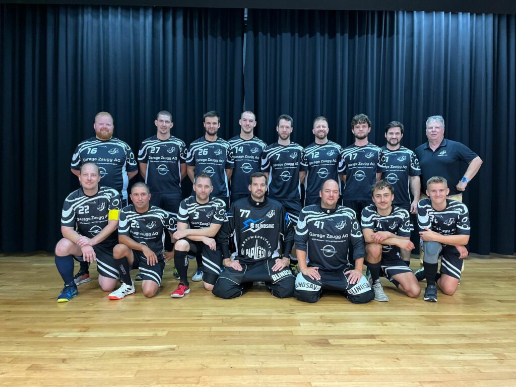 Das Bild zeigt die erste Herren-Mannschaft des Vereins Unihockey Lohn.